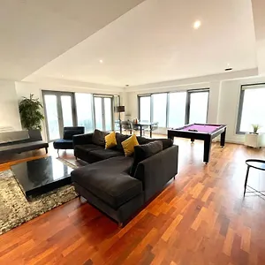 Penthouse - Sleeps 8 - City Centre - Free Parking - City Views Newcastle upon Tyne