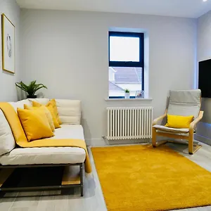 beautiful-brand-new-apartment-near-the-beach.tophotelsbath.com/