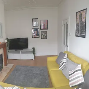 8 Bed House 2 Miles Newcastle upon Tyne